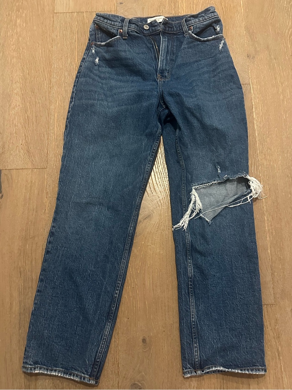 Abercrombie & Fitch Curve Love ’90s Straight Ultra High Rise Distressed Jeans 8S - Picture 2 of 7